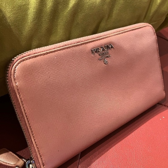 Prada Wallet - Picture 3 of 8